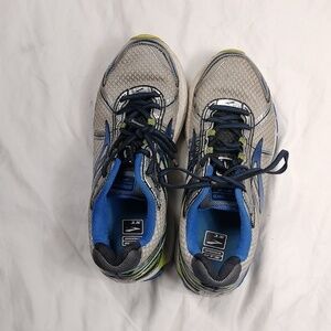 Brooks men's shoes size 9